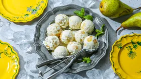 Мороженое с голубым сыром и грушей
