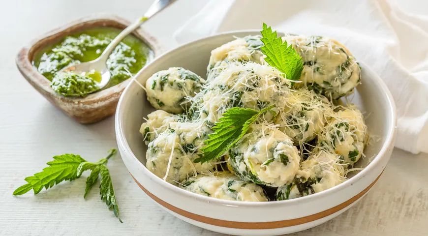 Творожные клецки (мальфатти) с крапивой