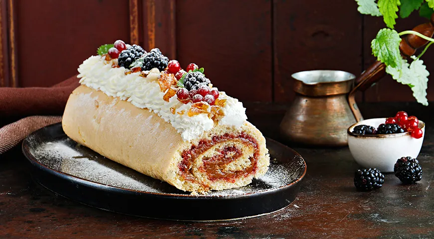 Рулет с джемом и орехами: вкусный рецепт с фото и полезные советы