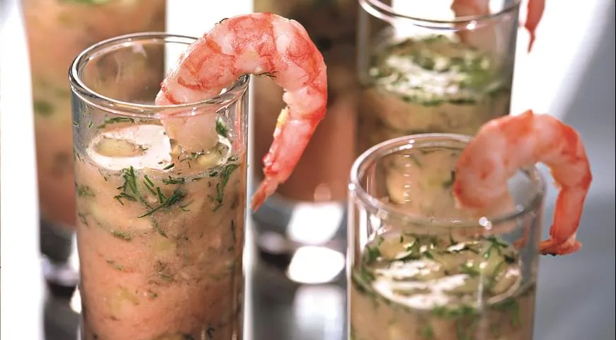 Холодный суп с йогуртом и креветками