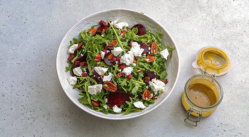 Салат из свеклы с брынзой и орехами