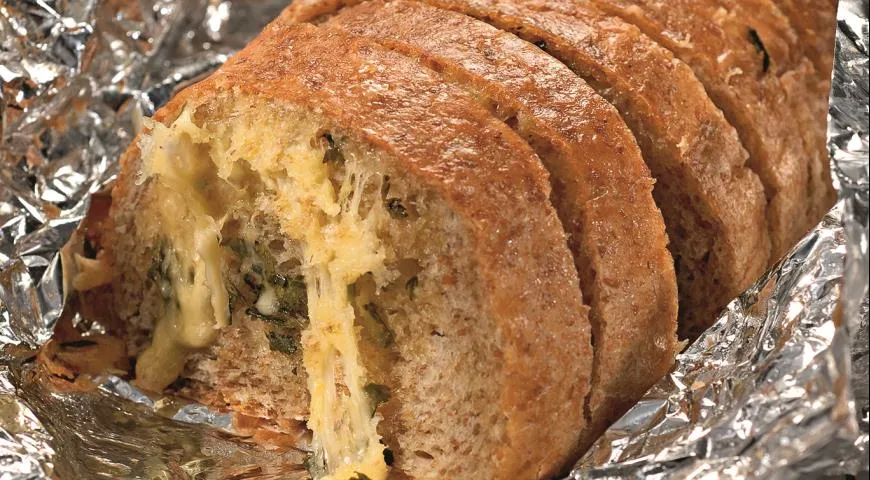 Хлеб, запеченный с сыром