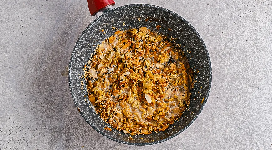 Салат из пекинской капусты с хрустящей лапшой