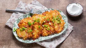 Домашние драники с колбасой и сыром