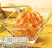 Салат из моркови с вялеными ананасами