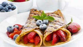 Внимание, диетолог назвала самые вредные начинки для блинов