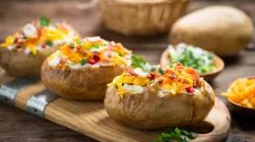 Фаршированный картофель: 10 рецептов с разными начинками