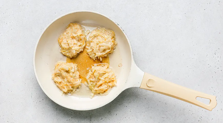 Капустные оладьи с сыром