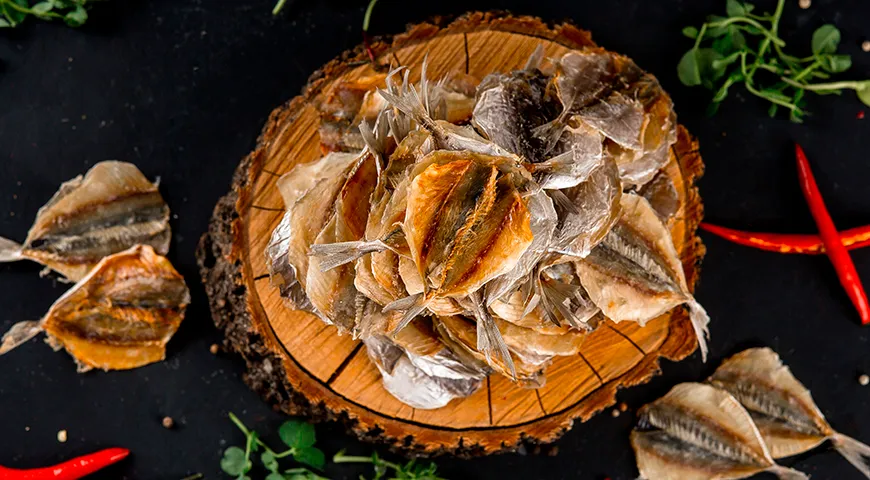 Желтый полосатик — один из самых массовых и популярных видов сушеной рыбы, представленных в РФ